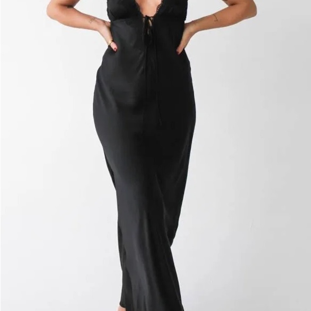 Rumored Black Maxi Dress with Elegant Silhouette satin look